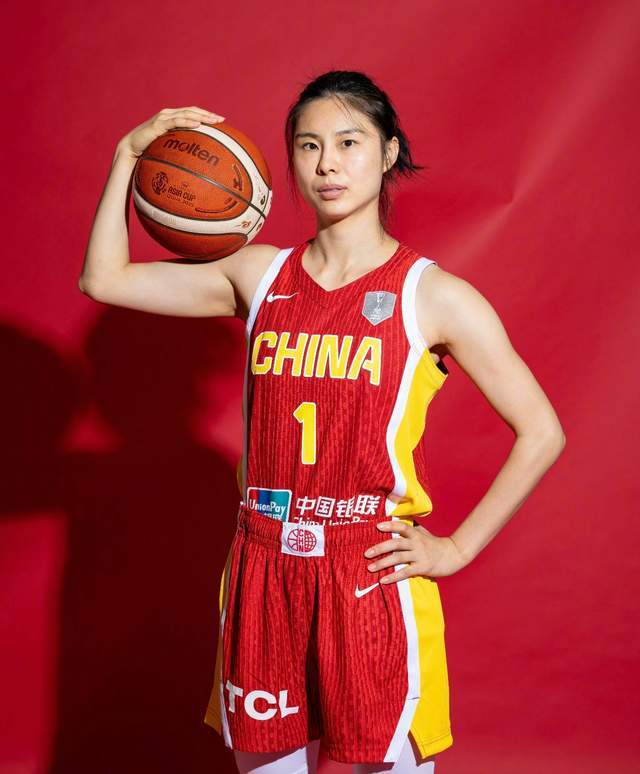 欧洲杯直播-中国女篮最新训练出炉！王思雨、张子宇归队，将出战5场热身赛